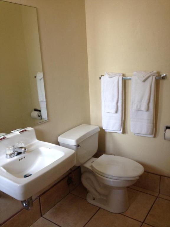Turtle Bay Lodge Redding Room photo