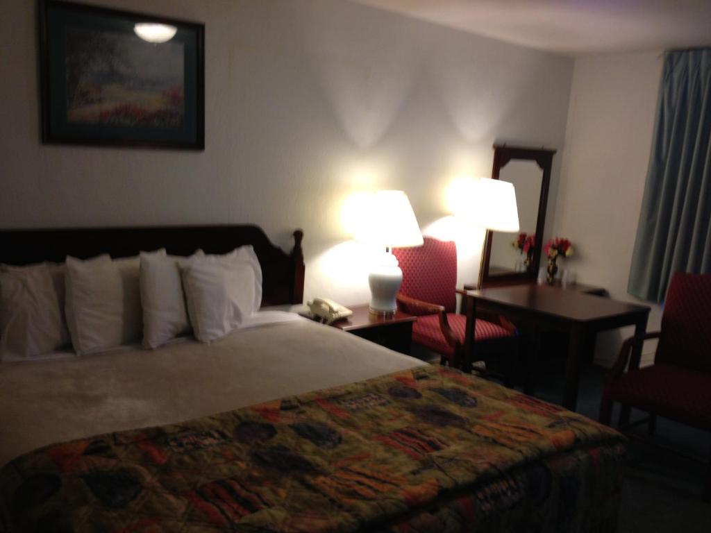 Turtle Bay Lodge Redding Room photo