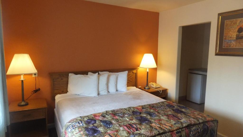 Turtle Bay Lodge Redding Room photo
